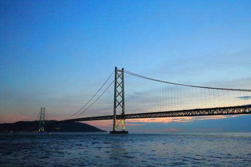 明石海峡大橋の夕景 青空,明石海峡,明石海峡大橋の写真素材