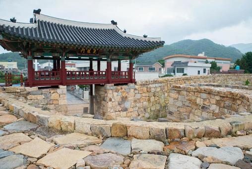 韓国・熊川邑城の門 韓国・熊川邑城の門 熊川邑城,韓国,城跡の写真素材