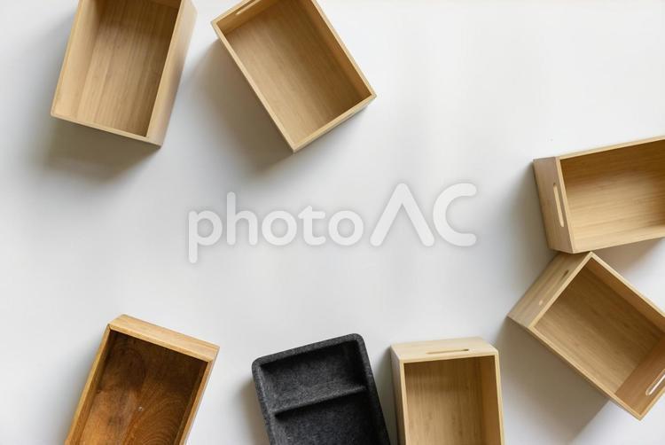 たくさんの木箱 木箱,黒,木目の写真素材