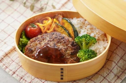 ハンバーグ弁当 ハンバーグ弁当 ハンバーグ,牛ハンバーグ,牛肉の写真素材