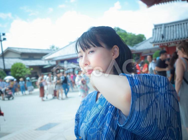 【女性】浴衣デート【浅草】 浅草,女性,初デートの写真素材