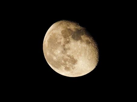 夜空に浮かぶ月 夜空に浮かぶ月 月,天体,夜空の写真素材