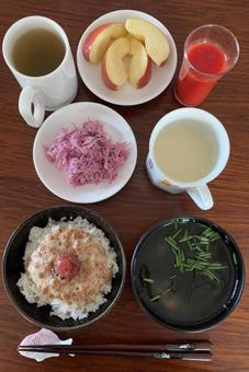 自家栽培もってのほかのお浸しなどの朝食 朝食,あきたこまち,納豆の写真素材