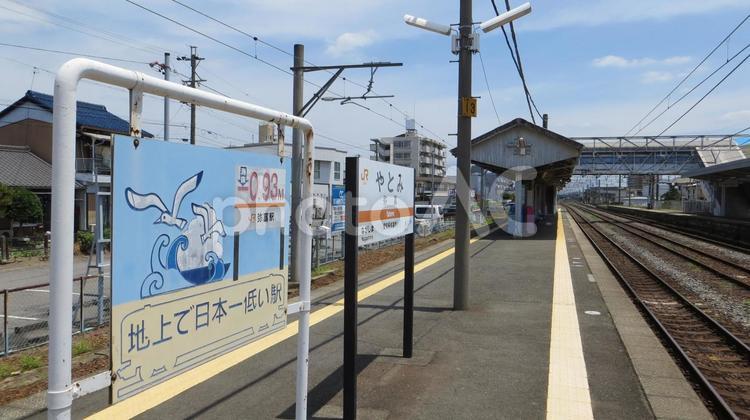 弥富駅　駅名標　日本一海抜の低い駅 弥富駅,駅名標,jr東海の写真素材