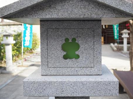 カエルの灯籠 かえる神社,下呂,灯籠の写真素材