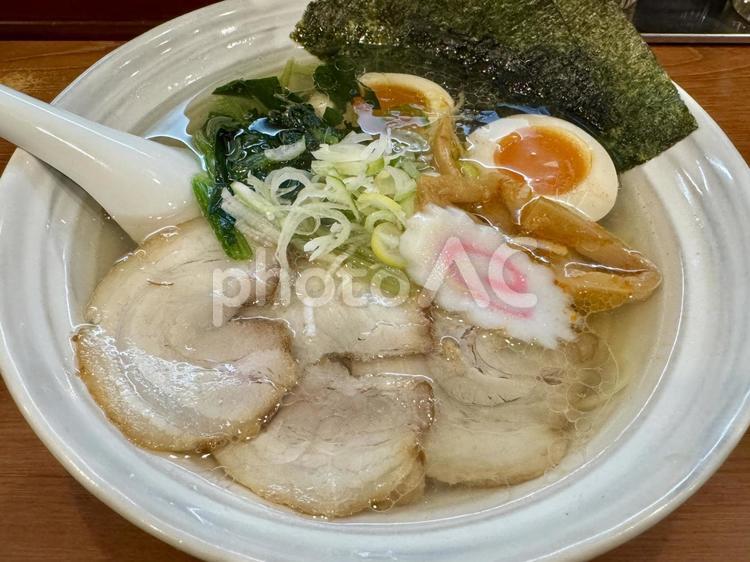 透き通ったスープの塩ラーメン ラーメン,昔ながら,塩味の写真素材