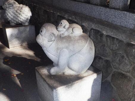 保久良神社の十二支の石像　サル 申,猿,サルの写真素材