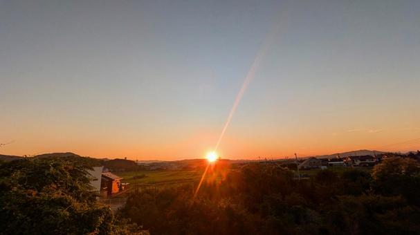里山の夕暮れ、空と光のドラマ 里山の夕暮れ、空と光のドラマの写真