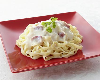 ベーコンクリームパスタ ベーコンクリームパスタの写真