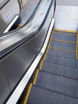 下りエスカレーターの写真