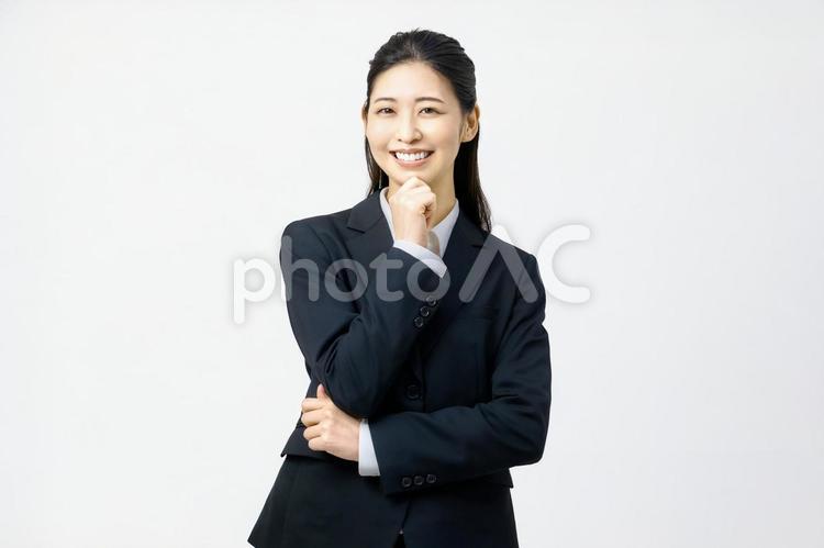 考える　スーツの女性　仕事　キャリア スーツ,女性,若いの写真素材