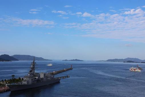 9月下旬の高松港の係留中の護衛艦いなづま 9月下旬の高松港の係留中の護衛艦いなづま 護衛艦いなづま,係留,高松港の写真素材