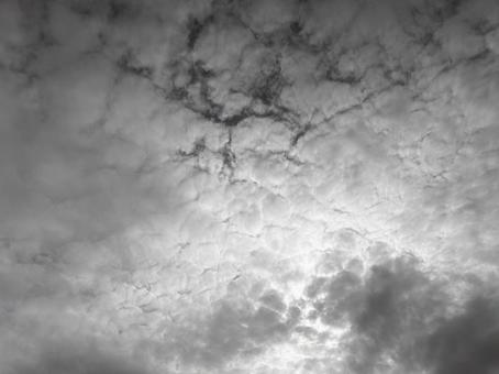 光の反射する美しい曇り空 光の反射する美しい曇り空の写真