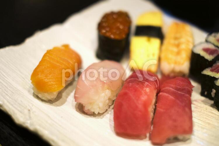 料理教室で握ったお寿司を食べる 寿司,お寿司,握り寿司の写真素材