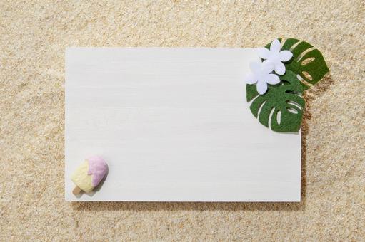 夏のイメージ、白い木の板とビーチの写真