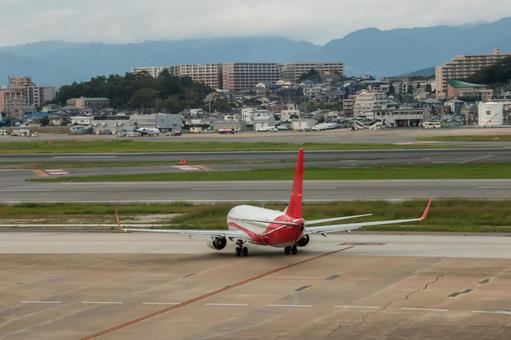秋の午後の福岡国際空港の眺め 飛行機,航空機,旅客機の写真素材