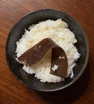 R7.8.6 あきたこまち昆布飯の茶碗飯 R7.8.6 あきたこまち昆布飯の茶碗飯の写真