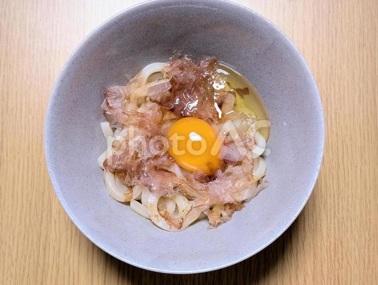 釜玉うどん 釜玉うどん,うどん,卵の写真素材
