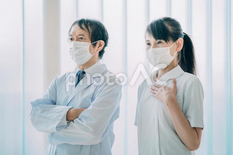 中高年の医療スタッフ（医師・看護師） 医療,マスク,薬剤師の写真素材