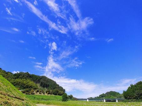 秋晴れの山間地の風景/三瓶フラワーバレー 秋晴れの山間地の風景/三瓶フラワーバレー 自然風景,秋,空の写真素材