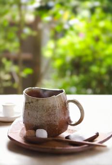 和のコーヒーカップと緑 和のコーヒーカップと緑 ホットコーヒー,和風,コーヒーカップの写真素材