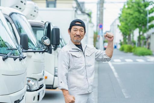 ドライバーの男性 ドライバーの男性 トラック,笑顔,ドライバーの写真素材