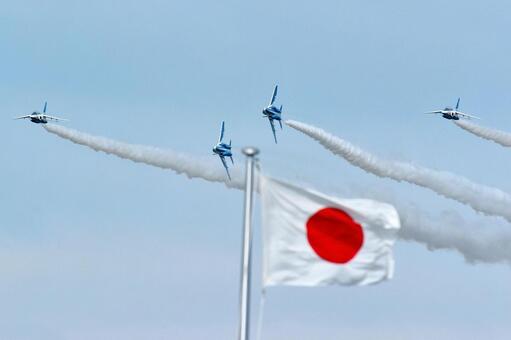 ブルーインパルスと日章旗 日章旗,日の丸,ブルーインパルスの写真素材