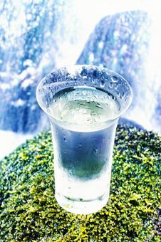 グラスに入った水3 グラスに入った水3 谷川,コップ,水の写真素材