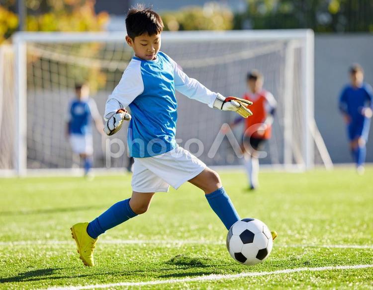 サッカー少年の練習風景 サッカー,倶楽部,クラブの写真素材