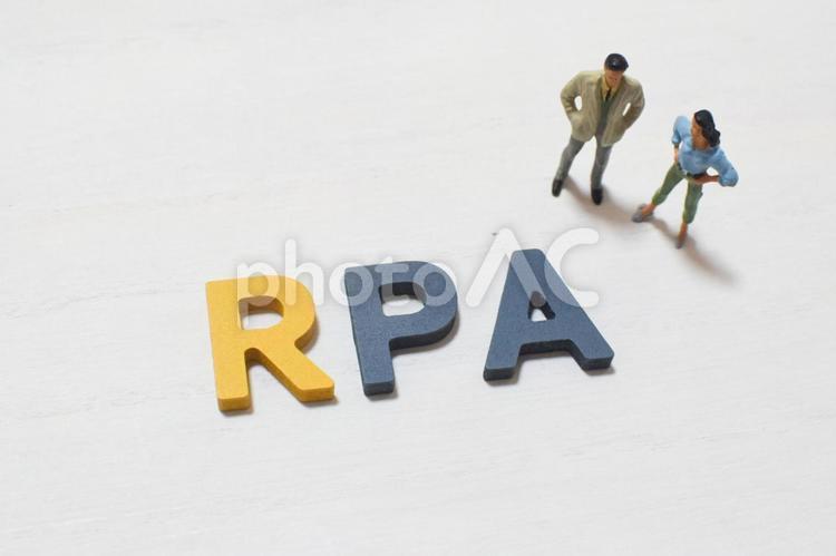 RPAの文字とビジネスマン② rpa,ロボティックプロセスオートメー,自動化の写真素材