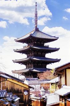 京都の街並み 観光スポット 縦位置 京都の街並み 観光スポット 縦位置の写真