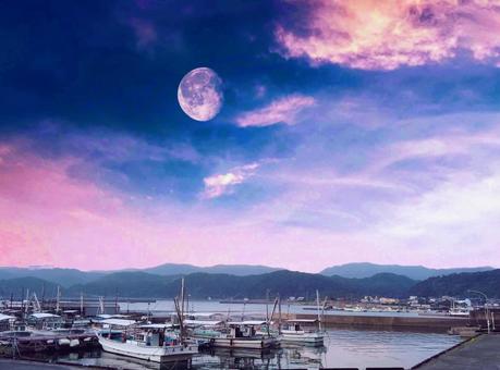 漁港の半月 漁港の半月 半月,空,夜の写真素材