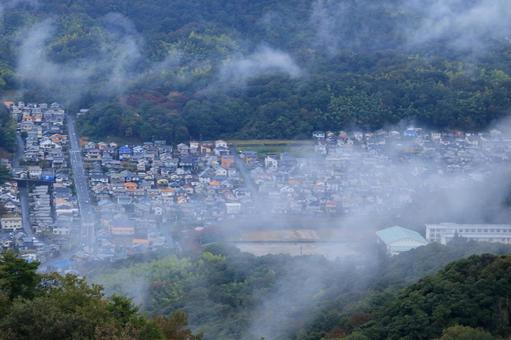 五老ヶ岳公園から見た京都府舞鶴湾の雲海 五老ヶ岳公園から見た京都府舞鶴湾の雲海の写真