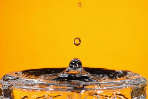 水滴 水滴,水面,水玉の写真素材