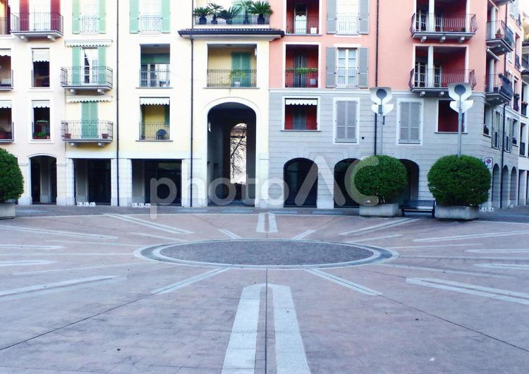デザインが素敵なイタリアの住宅街 イタリア,イタリアの住居,イタリアの建築の写真素材