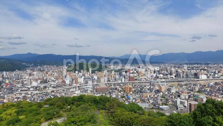 松山市の街並 松山市,青空,街並の写真素材