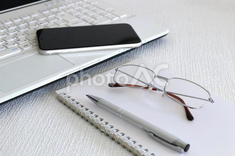 ビジネスイメージ　オフィスワーク ビジネスイメージ,オフィスワーク,デスクワークの写真素材