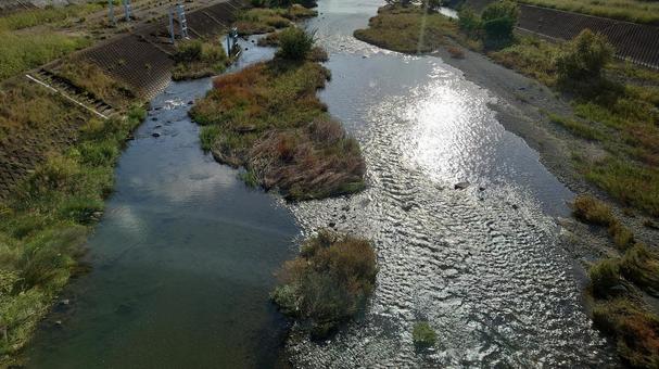 川の反射 猪名川,流れ,日光の写真素材