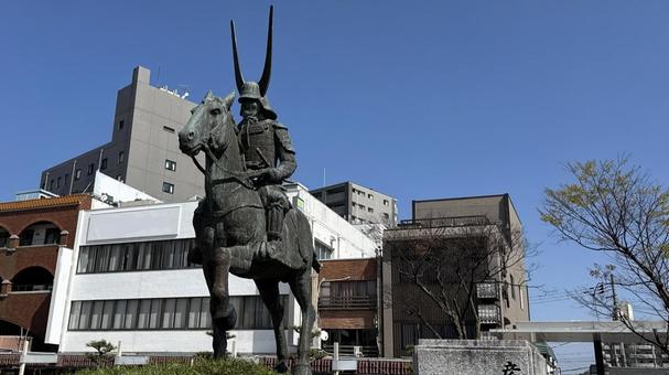 彦根駅前の井伊直政の銅像彦根（正面） 銅像,井伊直政,井伊の写真素材