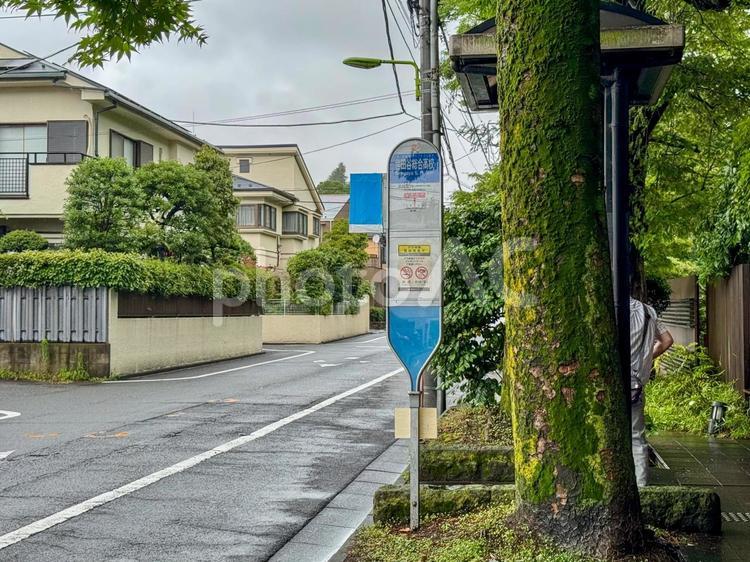 世田谷区　玉川周辺のバス停 玉川,世田谷区,岡本の写真素材