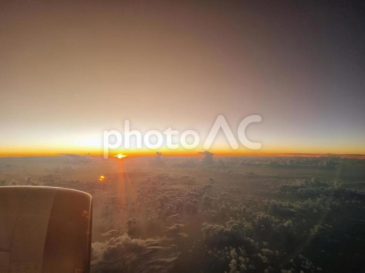 飛行機から見た朝焼け 朝焼け,朝,飛行機の写真素材