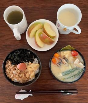 ご飯に鯖フレークとジャバンのり等の朝食 ご飯に鯖フレークとジャバンのり等の朝食 朝食,あきたこまち,ご飯の写真素材
