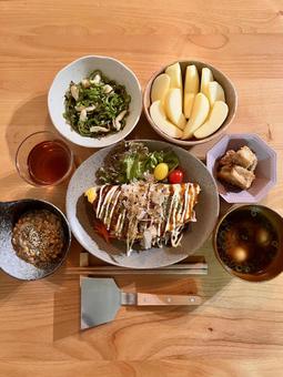 オムそば定食の写真