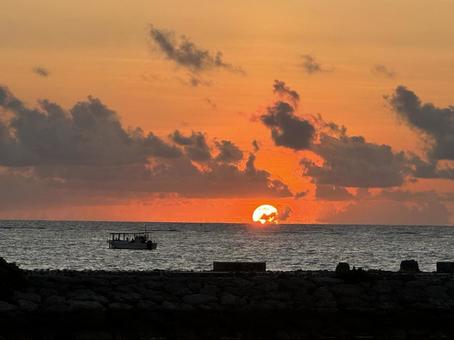 海 夕焼け 沖縄 海 夕焼け 沖縄の写真