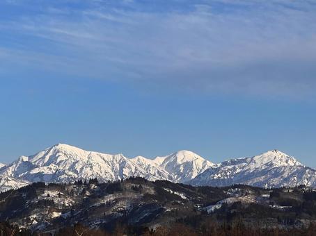 雪を纏った越後三山 雪を纏った越後三山 越後三山,越後駒ヶ岳,中ノ岳の写真素材