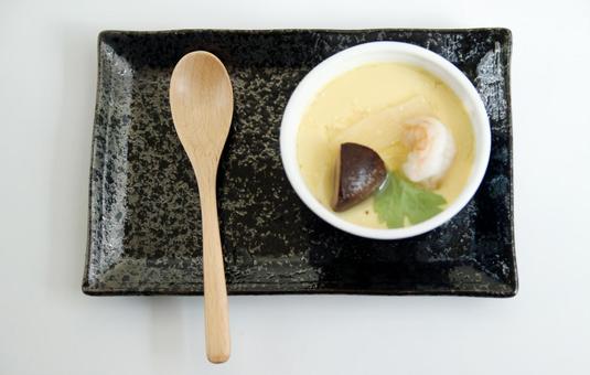 茶碗蒸しと木のスプーン 茶碗蒸しと木のスプーン 茶碗蒸し,スプーン,木製スプーンの写真素材