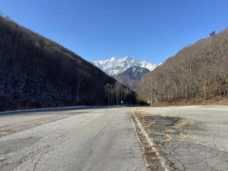 冠雪の北アルプス 冠雪,北アルプス,秋の写真素材