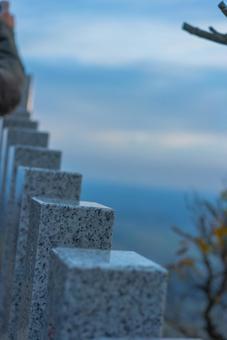 空へと続く石のライン 石,手すり,欄干の写真素材