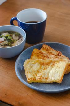 スープとフレンチトースト スープとフレンチトースト フレンチトースト,朝食,コーヒーの写真素材