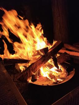 焚火 夜 焚火 夜 焚き火,焚火,キャンプの写真素材